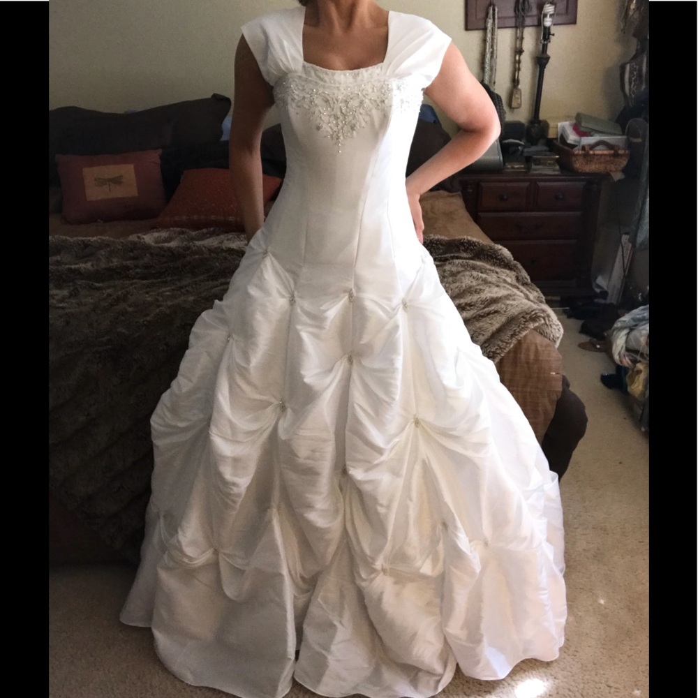 Alfred Angelo Modest Corset Lace Up Wedding Dress - Picture 3 of 8